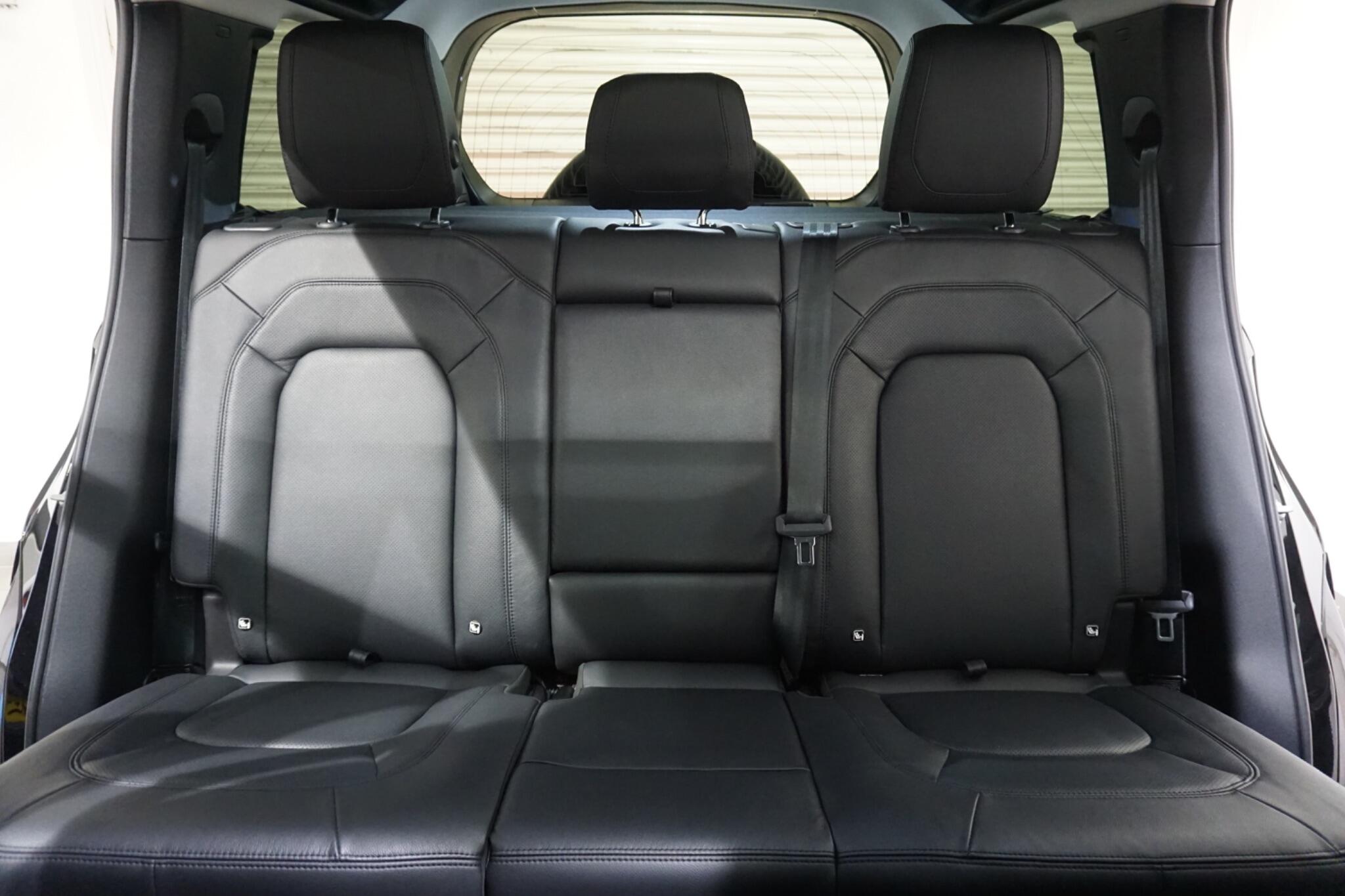 Land Rover Defender 110 3.0 D250 MHEV XS Edition SUV 5dr Diesel Auto 4WD Euro 6 (s/s) (250 ps)